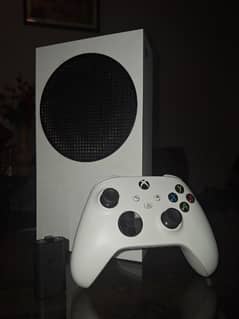 xbox seris S with controller and rechargable battery
