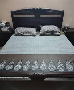 Complete bedroom set in excellent condition for sale