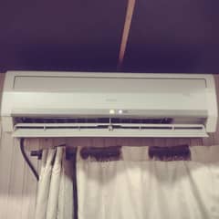Gree 1.5 ton DC inverter AC heat and cool in best condition