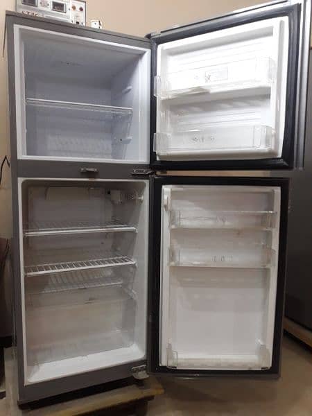 Pel Refrigerator in New Condition 2