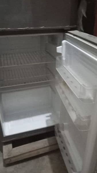 Pel small size fridge just like new 1