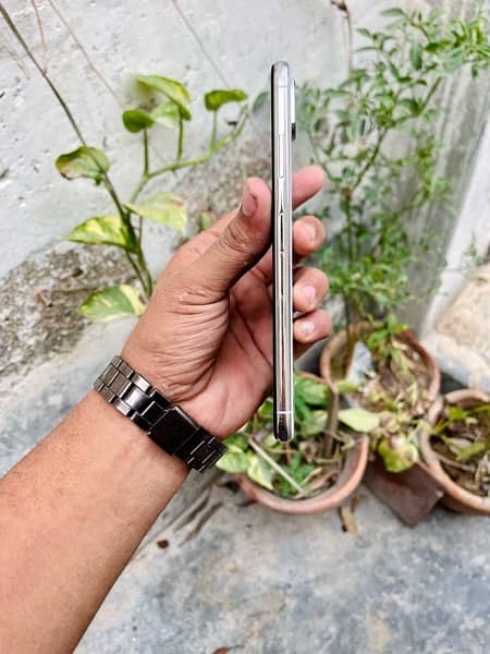 iPhone XS Max 64Gb Non Pta 10/10 Lush Condition 5