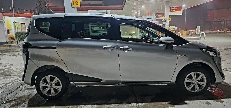 Toyota Sienta 2018 X 1.5 push start auto sliding door 19