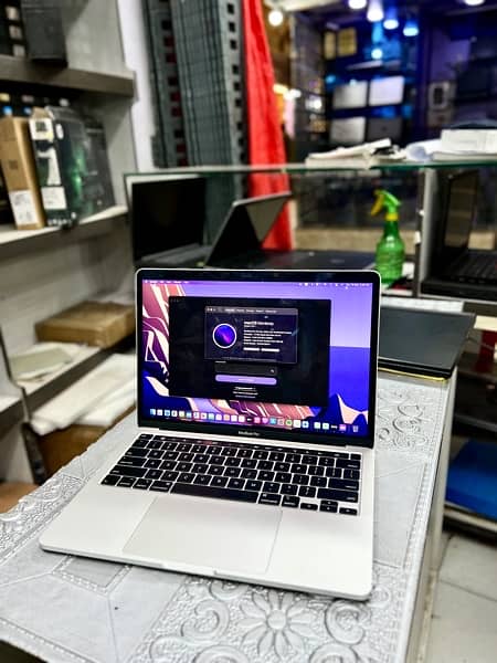 Macbook Pro 13 2020 - Year 2020 0