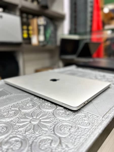 Macbook Pro 13 2020 - Year 2020 9