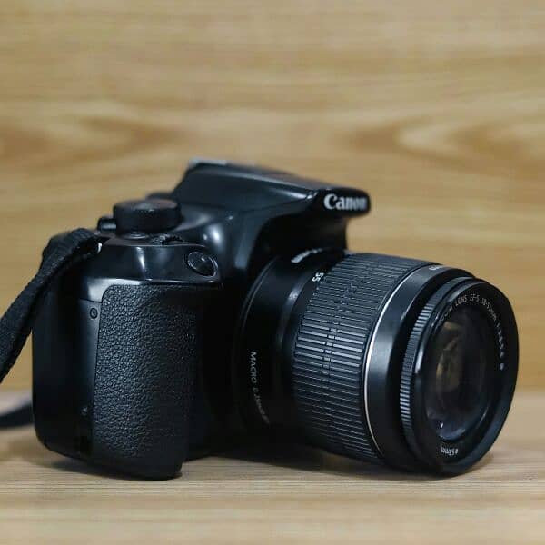 camera Canon 1300d with original charger 0