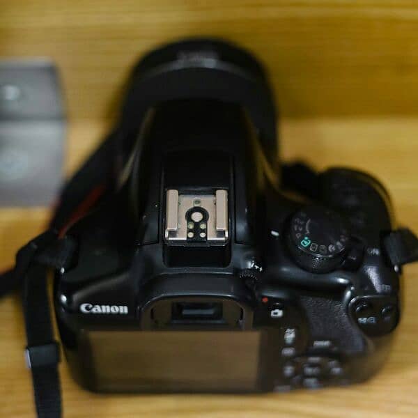 camera Canon 1300d with original charger 1