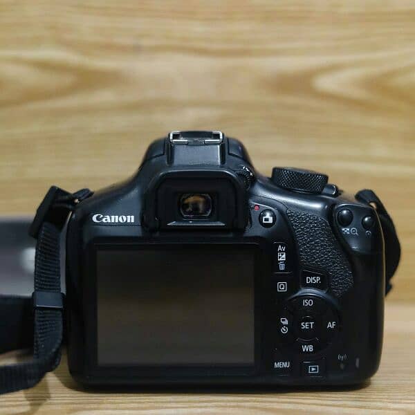 camera Canon 1300d with original charger 4