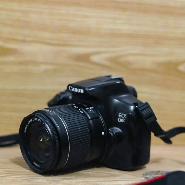 camera Canon 1300d with original charger 5