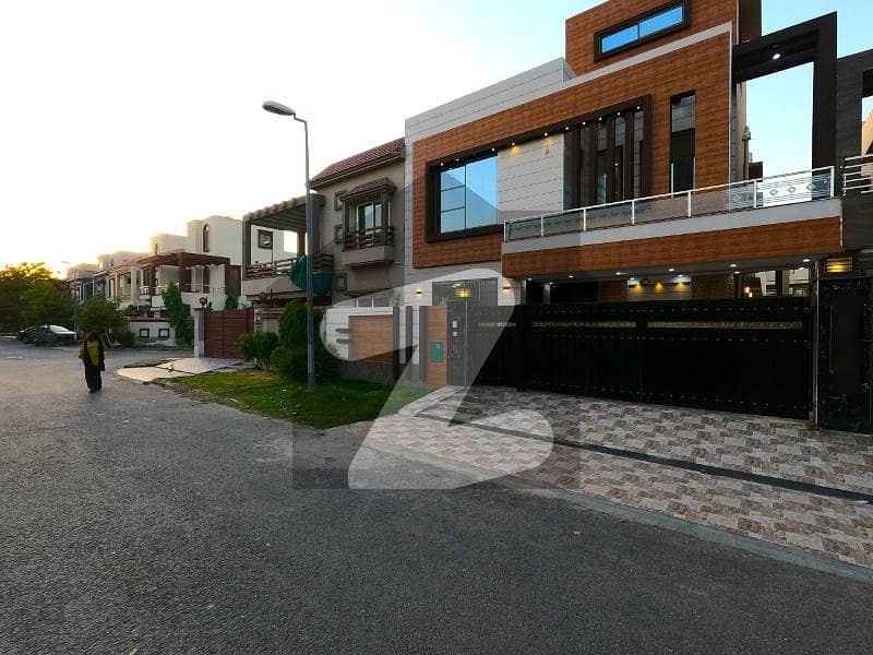 10 Marla House Is Available For Sale In Bahria Town Block CC Lahore 1