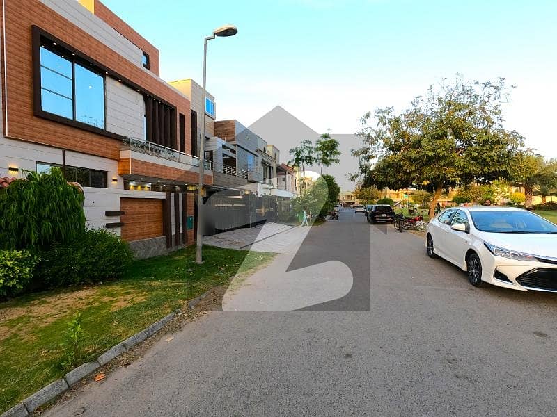 10 Marla House Is Available For Sale In Bahria Town Block CC Lahore 4