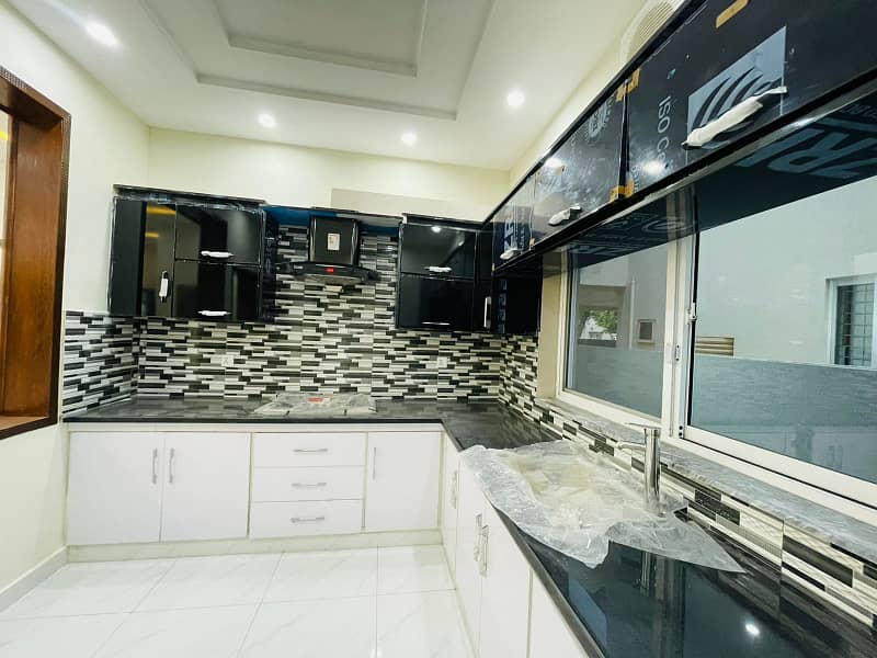10 Marla brand new luxury House for Rent jasemeen Block BahriaTownLahore 8
