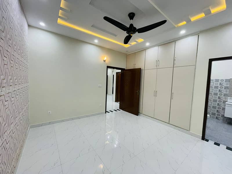 10 Marla brand new luxury House for Rent jasemeen Block BahriaTownLahore 17