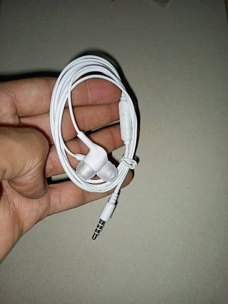new handfree and type c cable 1