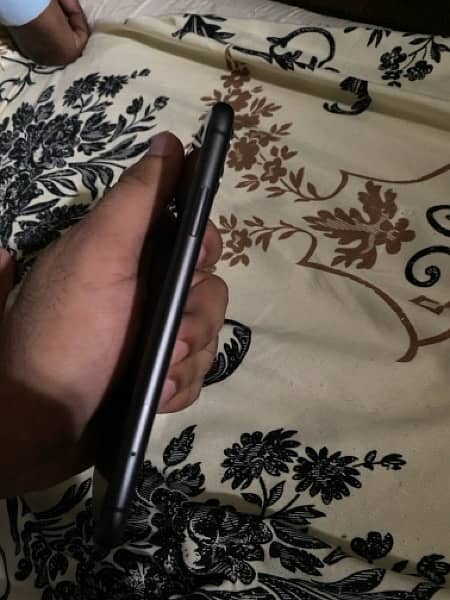 iphone 11 Factory non PTA 64gb 86% battery health 4