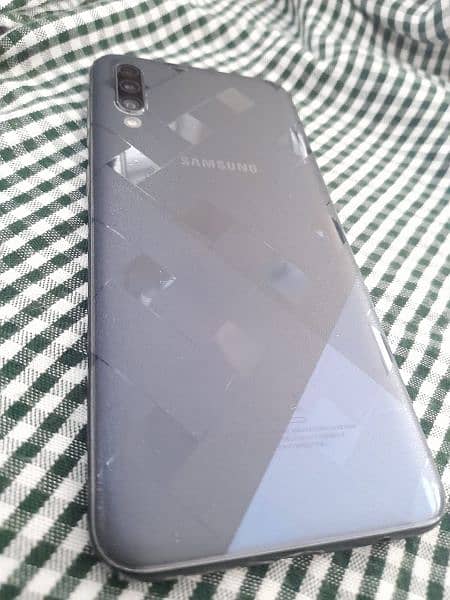 Samsung galaxy a30s 4