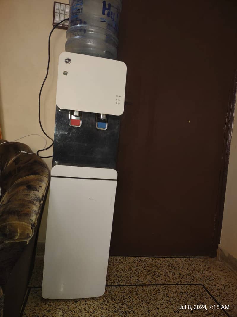 water dispenser Urgent sale in working with both options it's new 2