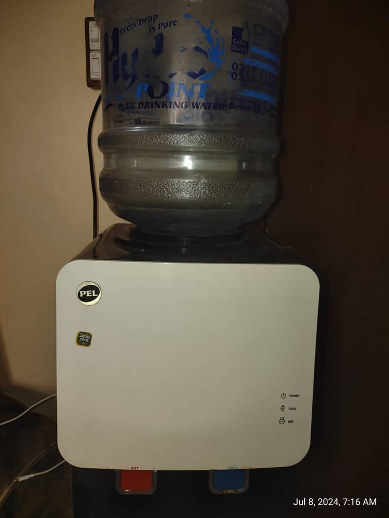 water dispenser Urgent sale in working with both options it's new 3