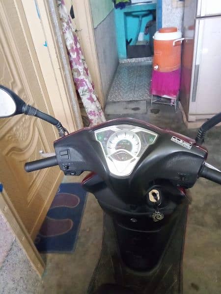 united 100 c scooty self n kick start 1