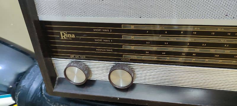 Rina antique Vintage 3 band radio on h 3