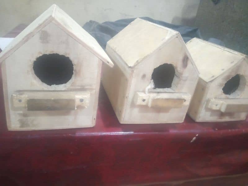 Bird house  wood full new condition 0