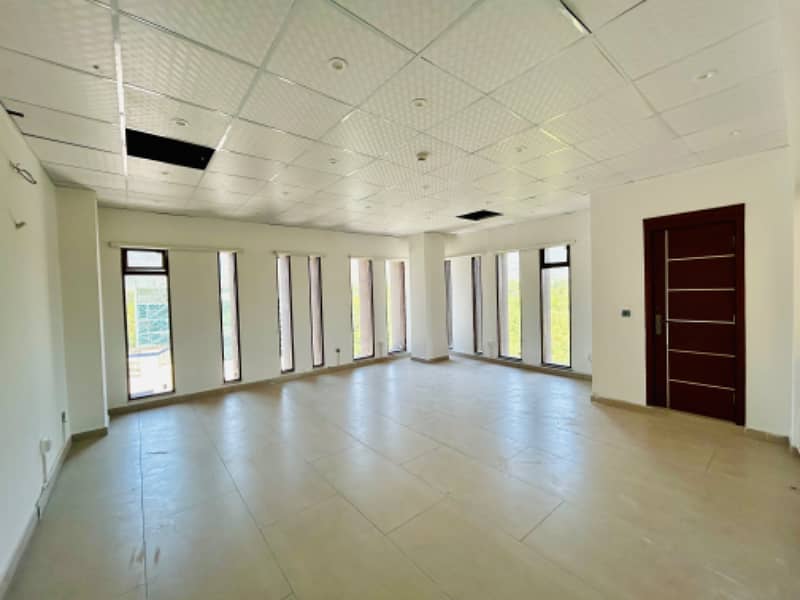 BEAUTIFUL OFFICE SPACE FOR RENT F-7 Markaz 5