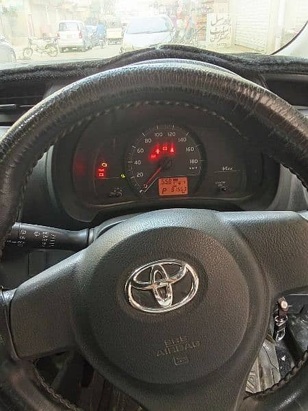 Toyota Vitz 2011 3