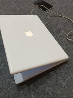Apple MacBook 1,1 2Gb ram 80gb hrd, btry time nhi, wth original chrger