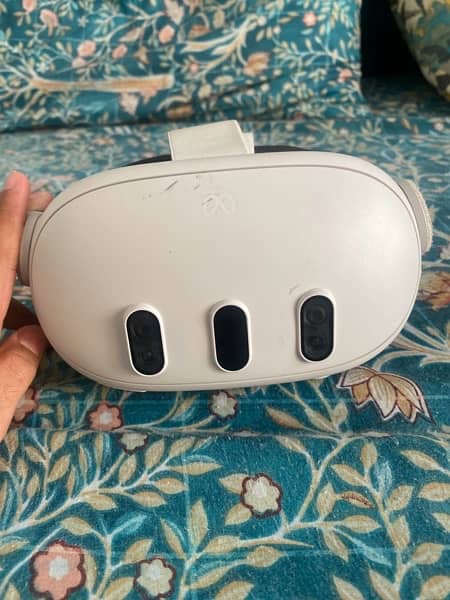 Oculus quest three. 0