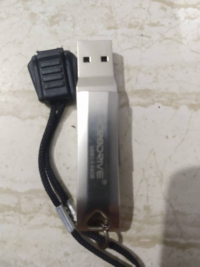 USB DRIVE 64GB 1