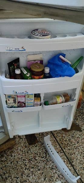 Pell Fridge. . . Clean Condition 8