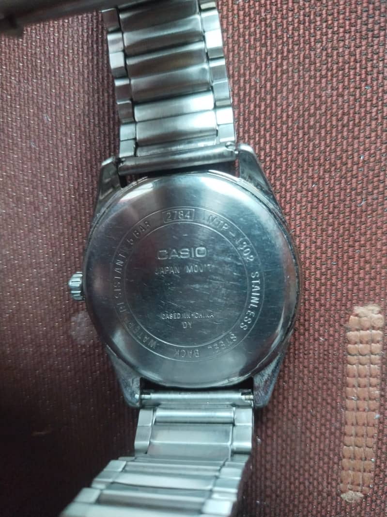 Casio white dial watch in A+ condition 1