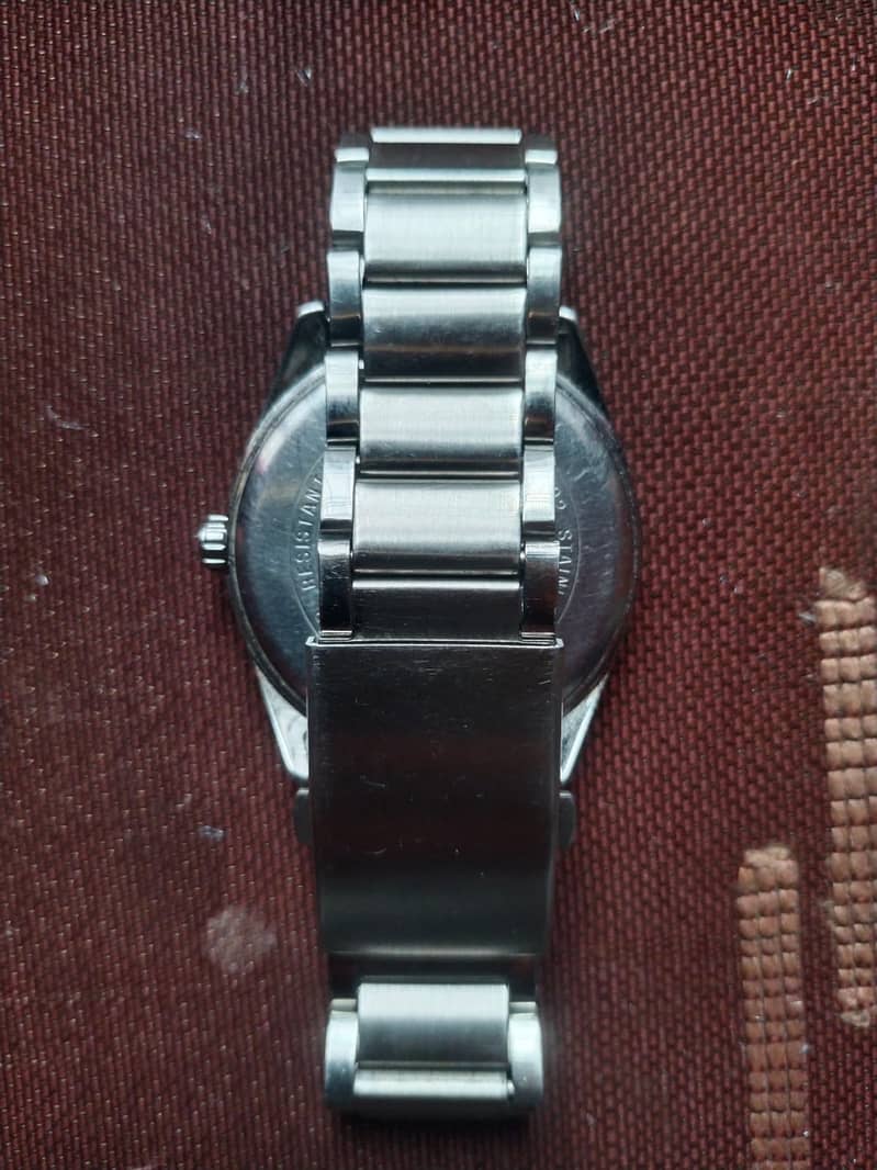 Casio white dial watch in A+ condition 2