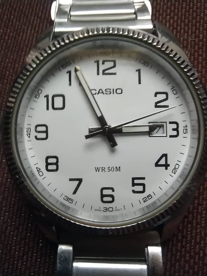 Casio white dial watch in A+ condition 3