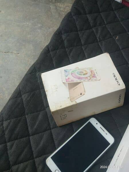 oppo f1s with box 3/32 ram rom  whatsapp  03378348167 and 03267436125 11