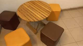 WOOD FOLDING ROUND TABLE WITH 4x SQUARE SOFA STOOLS