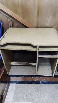 Computer Table for free