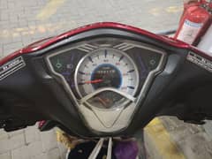 United 100 cc scooty