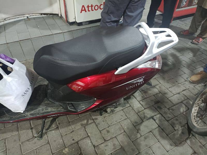 United 100 cc scooty 1