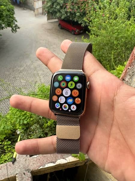 Apple watch Series 5 stainless Steel 44mm with Box 0