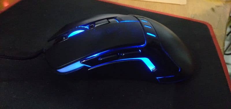 Insist Swing Gaming Mouse 0