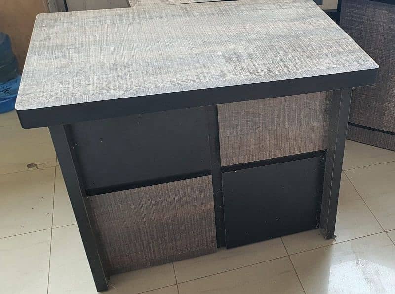 Office Tables 4 Pieces in Different sizes 0