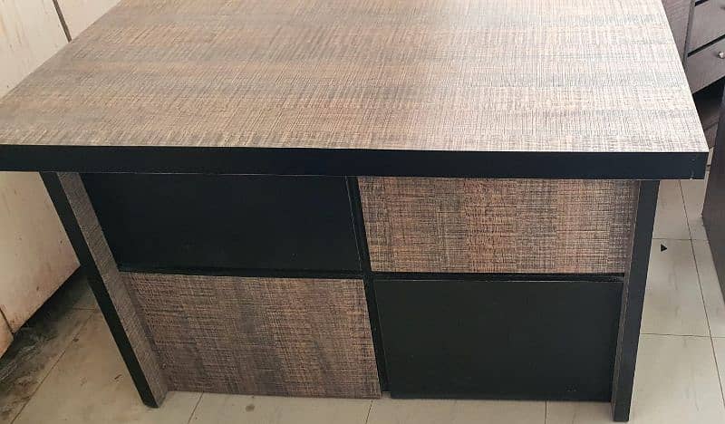 Office Tables 4 Pieces in Different sizes 5