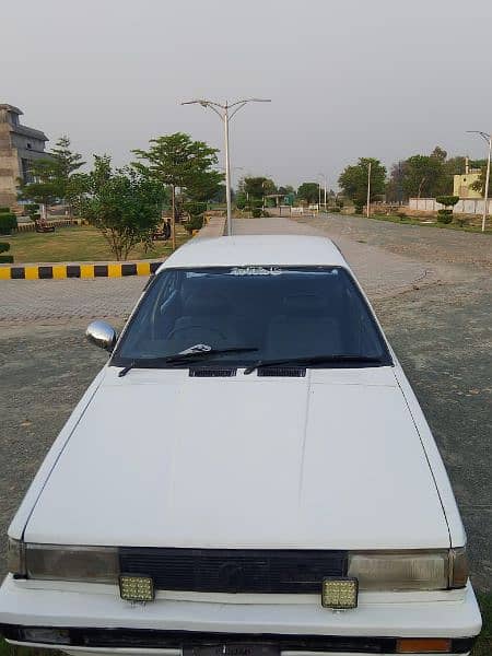 Nissan Sunny 1988 3