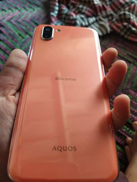 Aquos r2 4