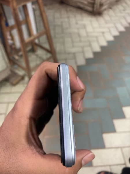 infinix hot 12 front Glass broken 2