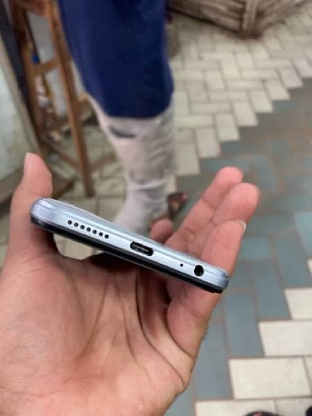 infinix hot 12 front Glass broken 6