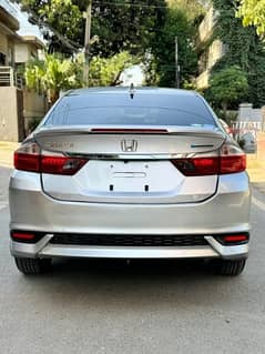 Honda Grace Hybrid 2018