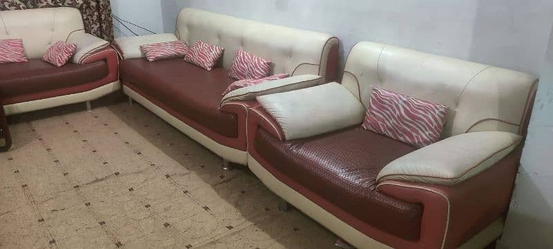 good condition. kicker wood sofa 0