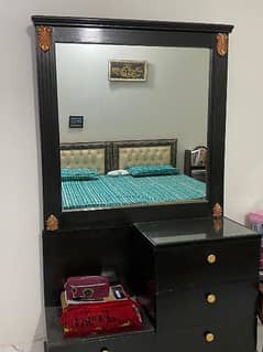 2Single bed with mattress and 1 dressing table available for sale